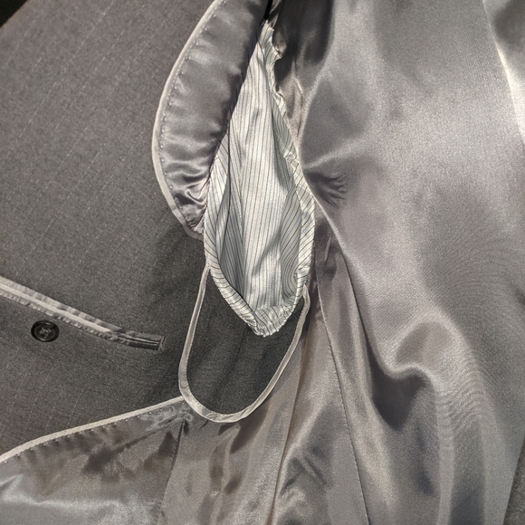 EUC Banana Republic FS Suit 42S 35x30 standard fit - Picture 8 of 15